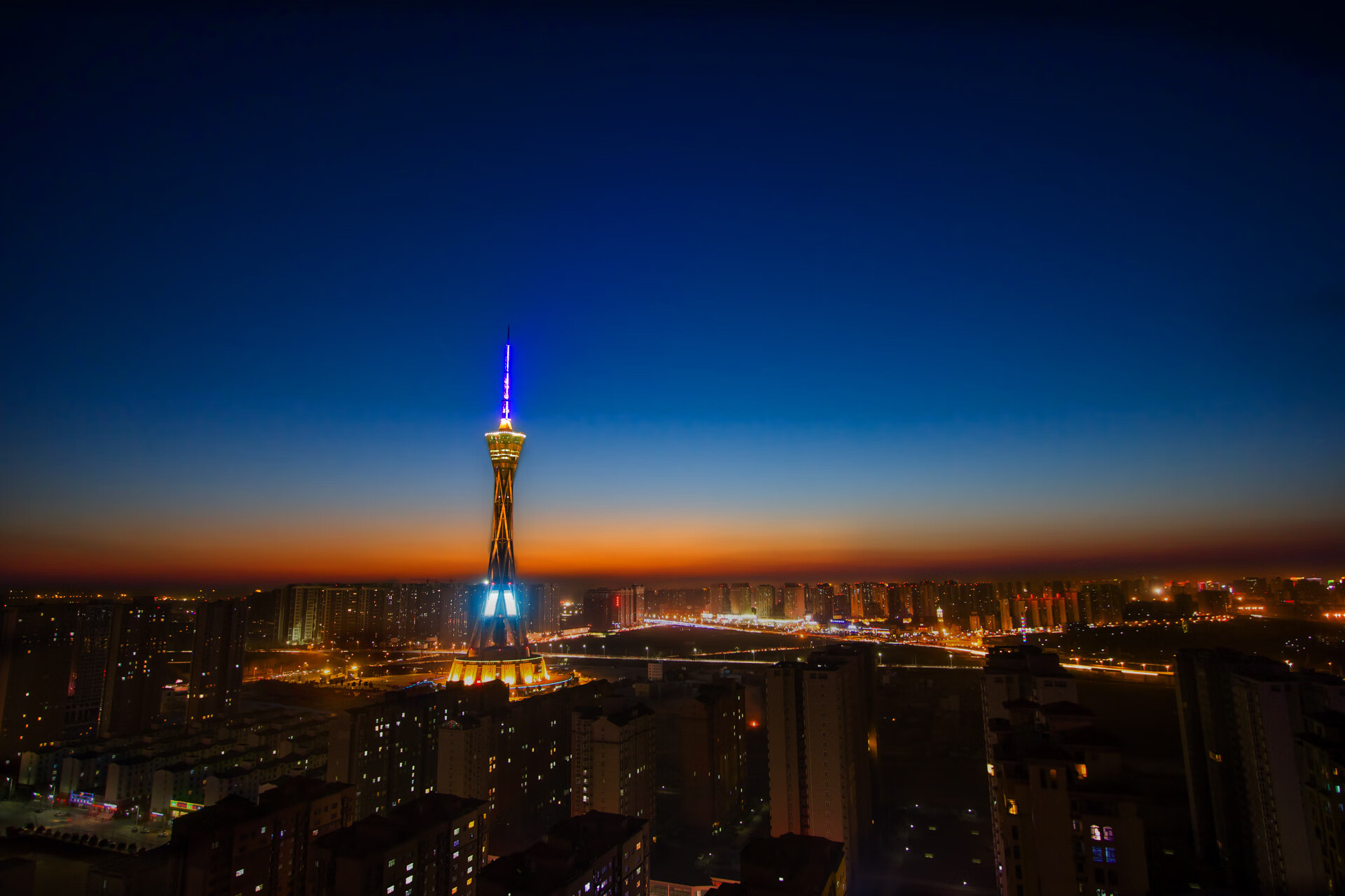 世俱杯官方-世界冲浪大赛首登中国海岸，海南站开幕，世界冲浪协会