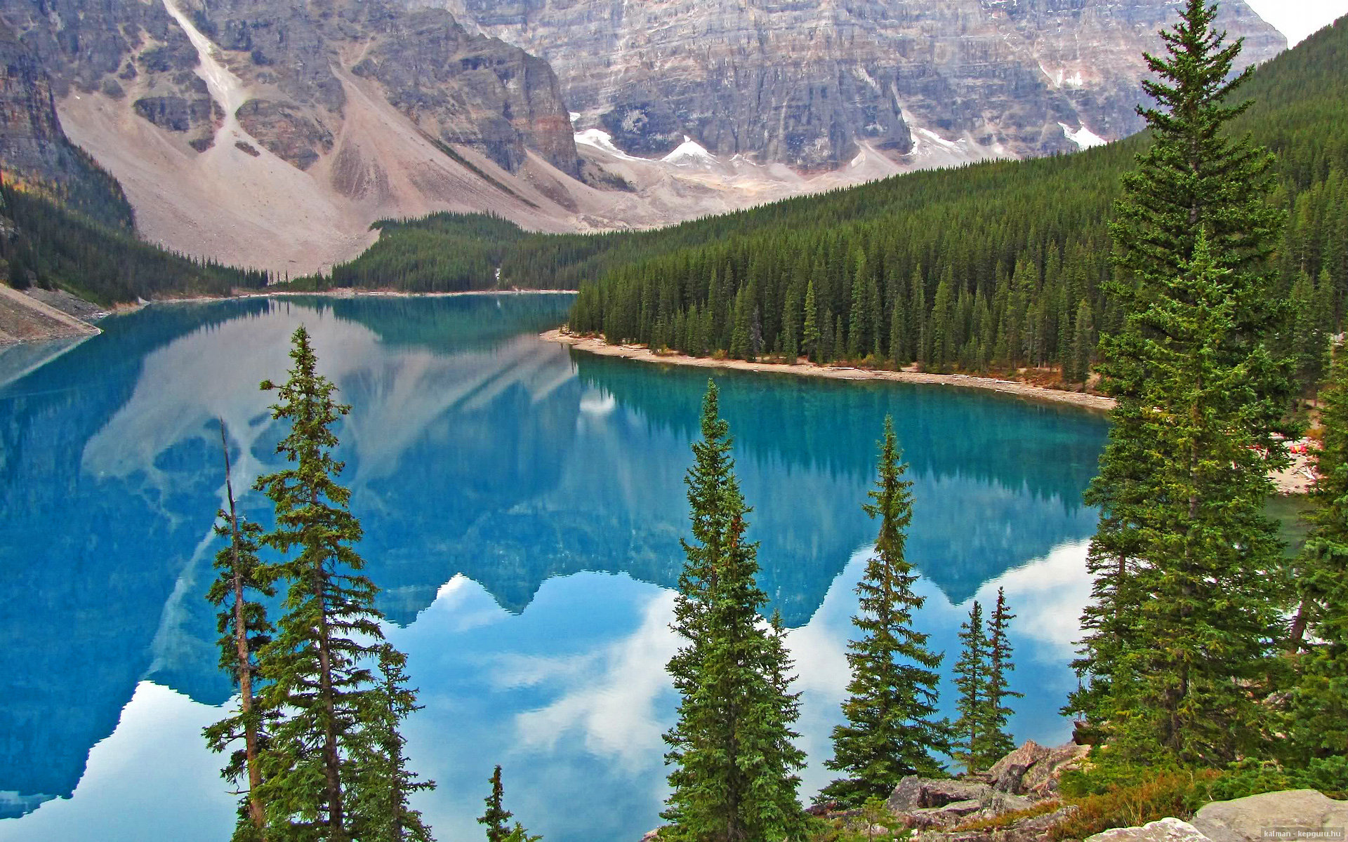 精神抖擞!球队斗志昂扬全力备战比赛,积极备战篮球赛